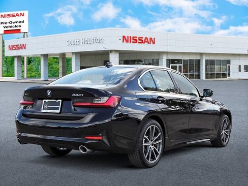 Used 2022 BMW 330i xDrive Sedan w/ Driving Assistance Package image 4