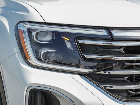 Certified 2024 Volkswagen Atlas SE image 4