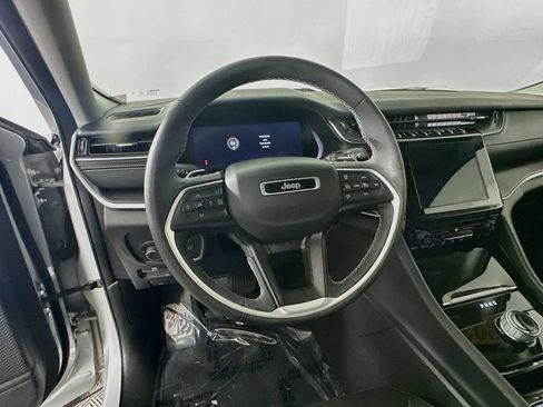 Certified 2023 Jeep Grand Cherokee Laredo AWD/4WD image 19