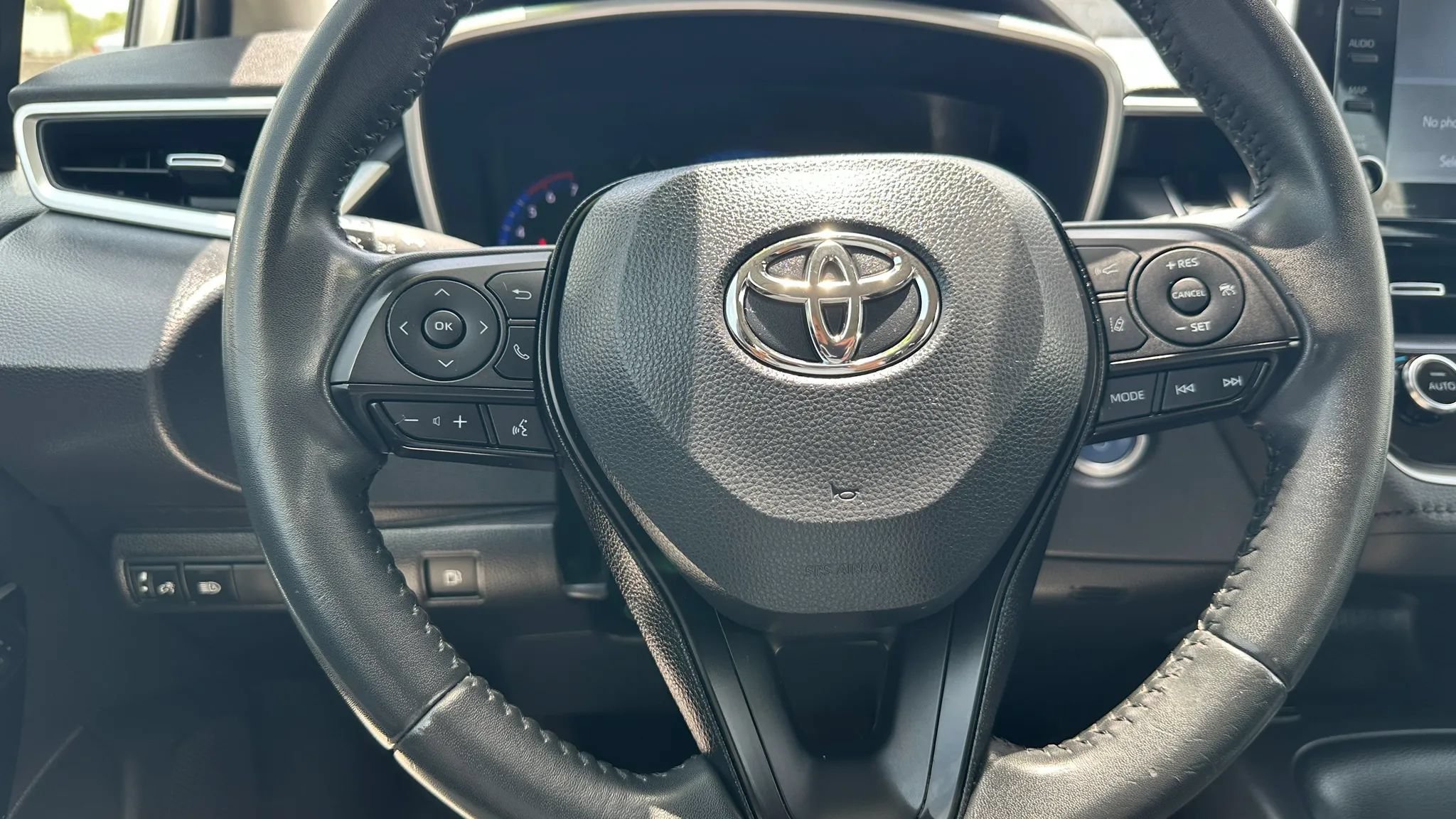 Used 2022 Toyota Corolla LE w/ Premium Interior Package FWD image 13