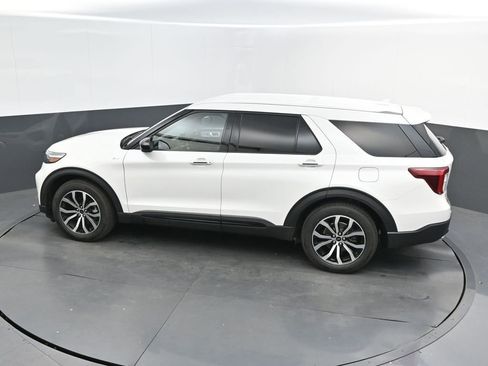 Used 2022 Ford Explorer ST-Line RWD image 30