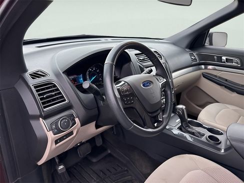 Used 2018 Ford Explorer XLT w/ Equipment Group 201A image 21
