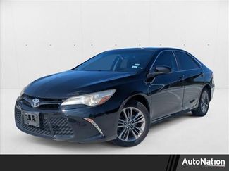 Used 2017 Toyota Camry SE image 1