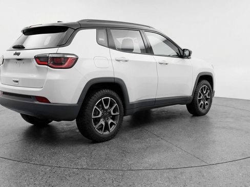 Used 2025 Jeep Compass Trailhawk image 9