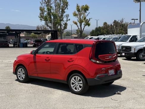 Used 2021 Kia Soul LX FWD image 6