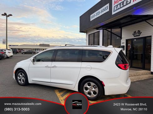 Used 2017 Chrysler Pacifica Touring-L Plus w/ Advanced Safetytec Group image 6