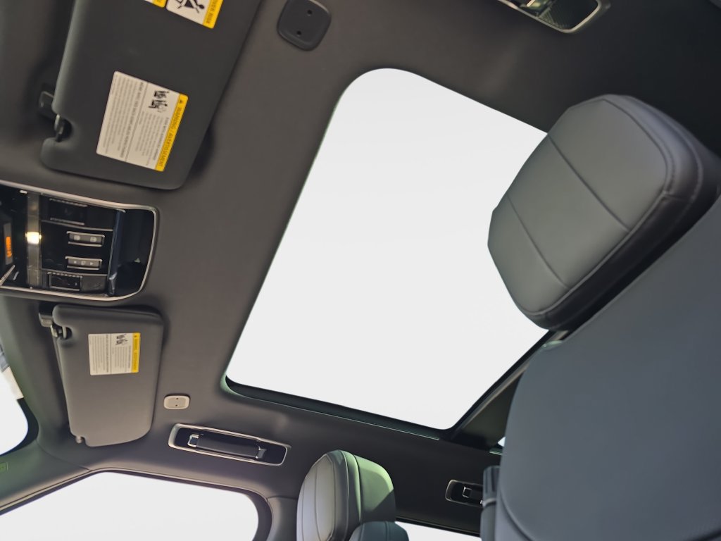Certified 2025 Land Rover Range Rover SE AWD/4WD image 30