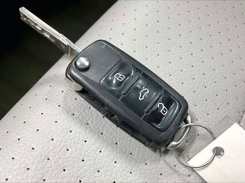 Used 2014 Volkswagen Passat TDI SE image 16