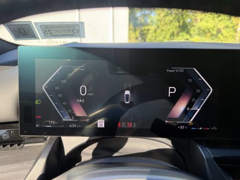 Used 2024 BMW 530i xDrive w/ Premium Package image 28