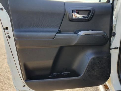 Used 2019 Toyota Tacoma TRD Sport image 11