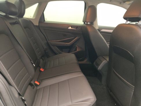 Used 2021 Volkswagen Jetta SE w/ SE Cold Weather Package image 19