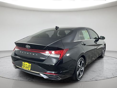 Used 2022 Hyundai Elantra Limited w/ Cargo Package FWD image 3