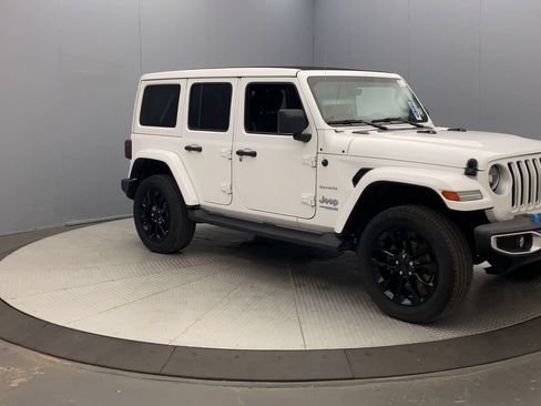 Used 2022 Jeep Wrangler Unlimited Sahara w/ Cold Weather Group AWD/4WD image 7