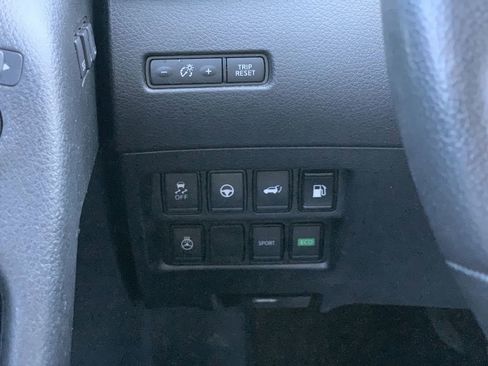 Used 2020 Nissan Rogue SV w/ Premium Package image 16