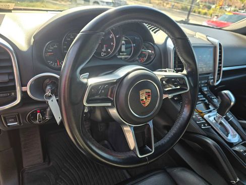 Used 2018 Porsche Cayenne Platinum Edition image 27