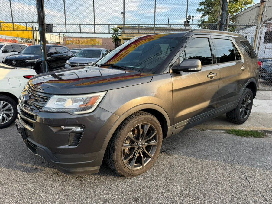 Used 2018 Ford Explorer XLT w/ Equipment Group 202A AWD/4WD image 3