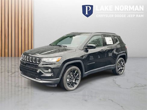 New 2026 Jeep Compass Latitude image 4