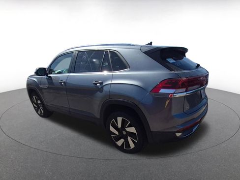 Used 2025 Volkswagen Atlas Cross Sport SE image 5