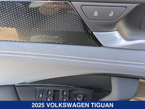New 2025 Volkswagen Tiguan SE AWD/4WD image 11