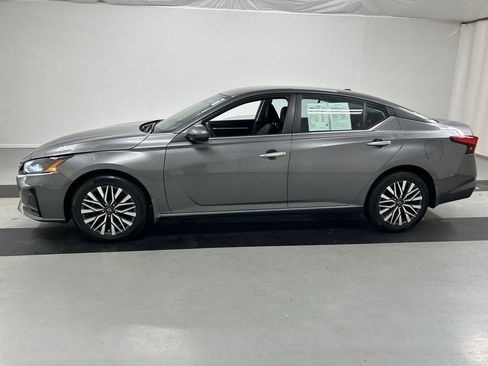 Used 2023 Nissan Altima 2.5 SV image 6