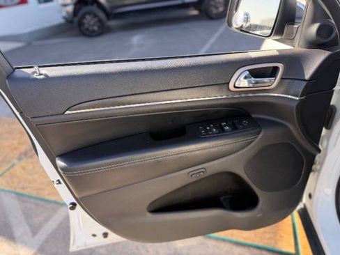 Used 2015 Jeep Grand Cherokee Limited w/ Luxury Group II RWD image 10