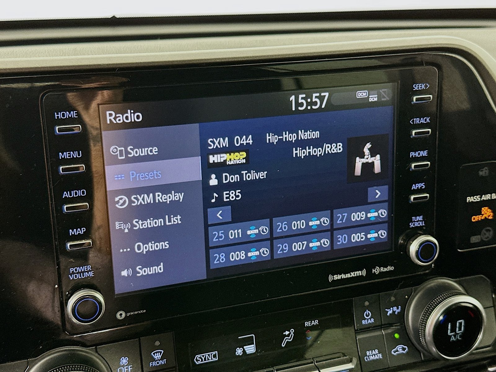 Used 2022 Toyota Highlander LE FWD image 16