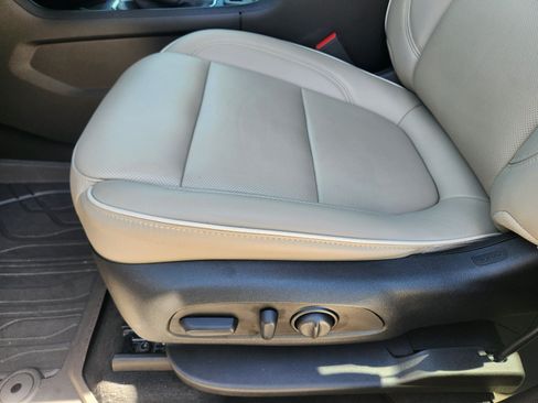 Used 2023 Chevrolet Traverse Premier FWD image 22