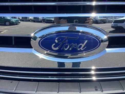 Used 2019 Ford F350 Lariat w/ Chrome Package image 27