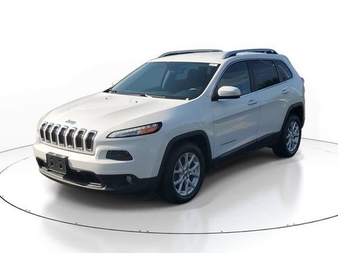 Used 2016 Jeep Cherokee Latitude w/ Safety/Convenience Group FWD image 2