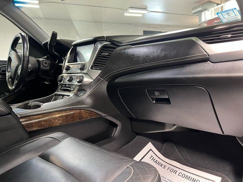 Used 2020 Chevrolet Suburban LT image 12