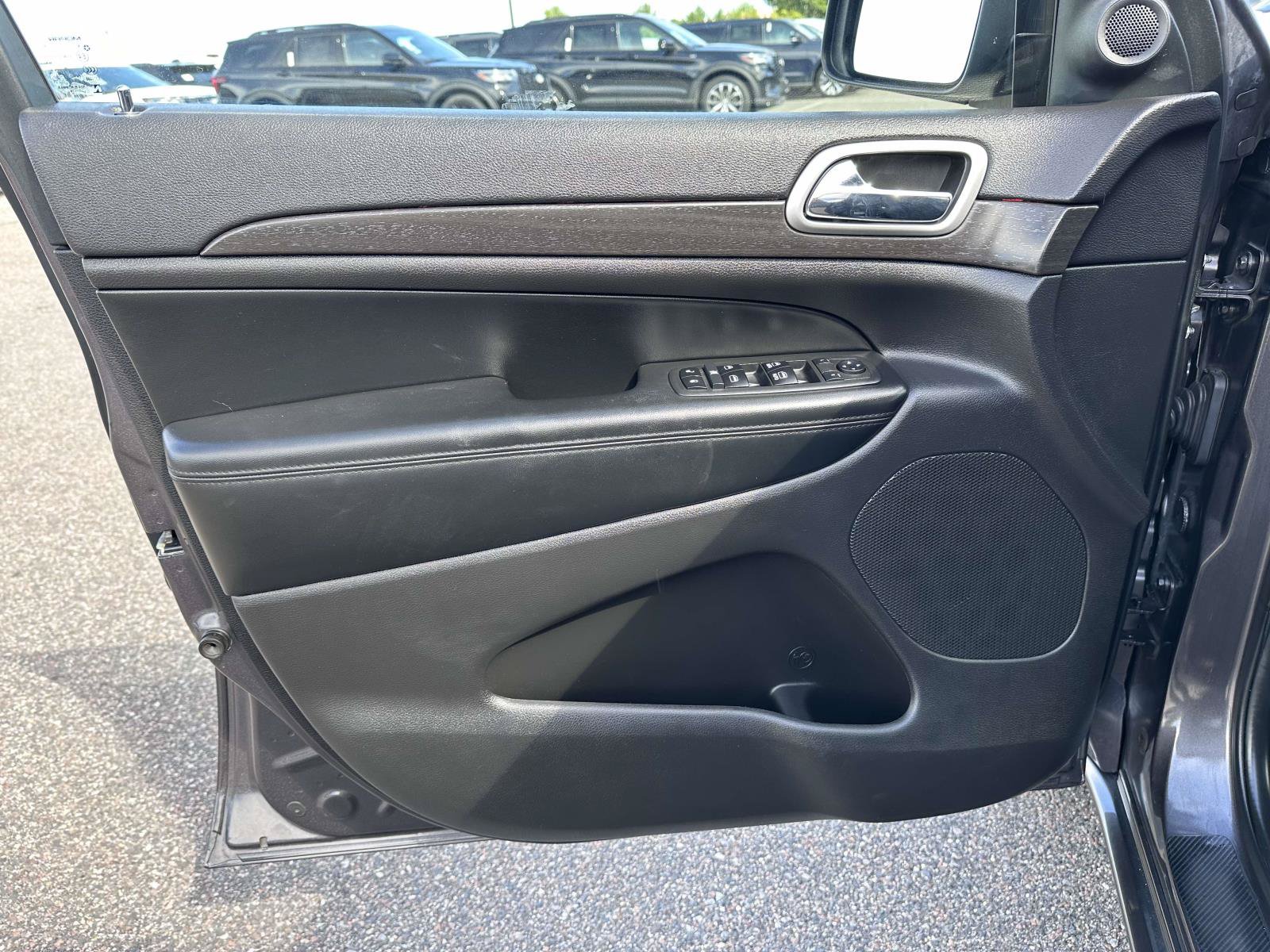 Used 2018 Jeep Grand Cherokee Altitude AWD/4WD image 9