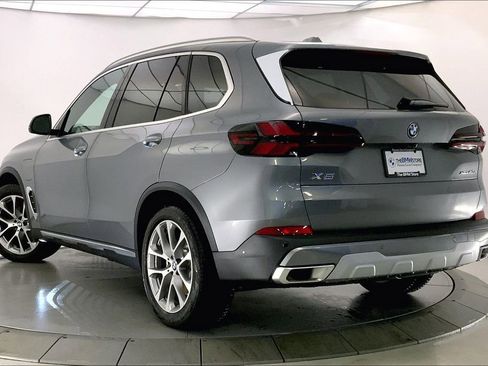 New 2026 BMW X5 xDrive50e w/ Executive Package image 2