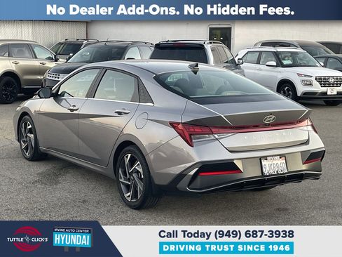 Used 2024 Hyundai Elantra SEL w/ Convenience Package image 4
