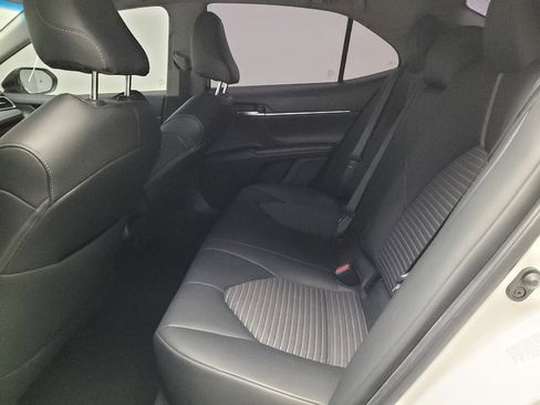 Used 2018 Toyota Camry SE w/ Convenience Package FWD image 18