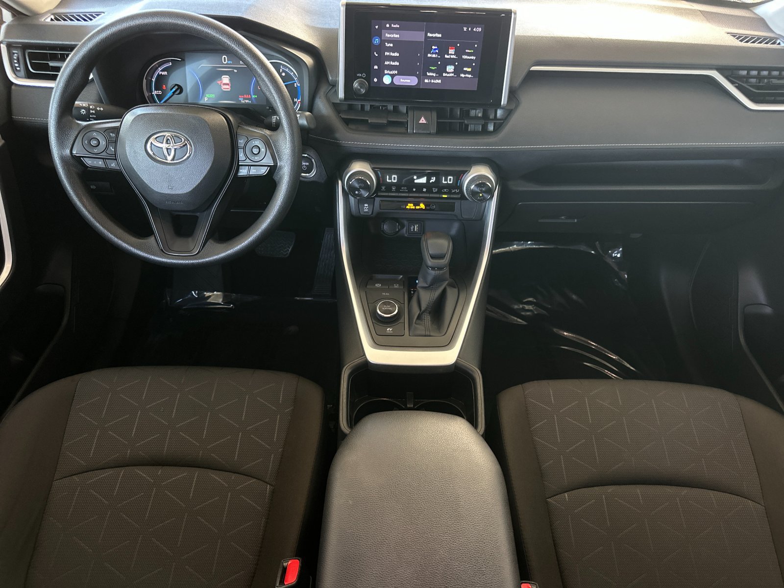 Used 2025 Toyota RAV4 XLE AWD/4WD image 12