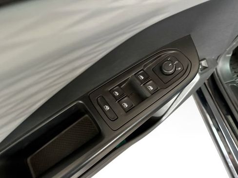 Certified 2023 Volkswagen Taos S FWD image 16