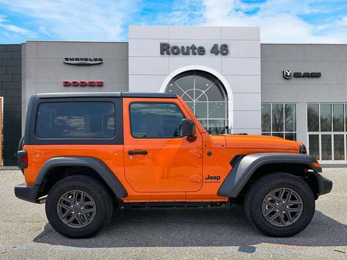 Used 2025 Jeep Wrangler Sport AWD/4WD image 6