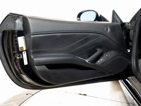 Used 2017 Ferrari California T image 37