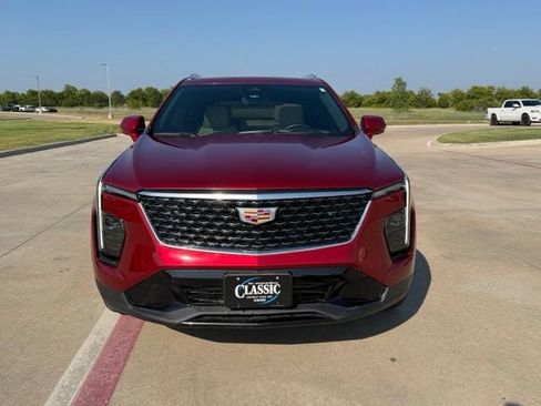 Used 2024 Cadillac XT4 Premium Luxury w/ Technology Package FWD image 8
