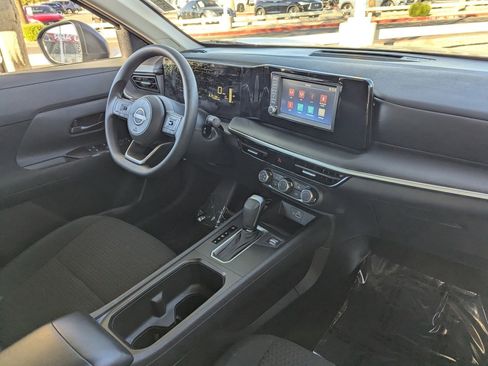 Certified 2025 Nissan Kicks S image 13
