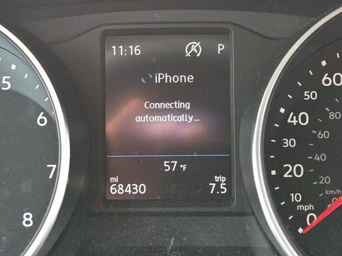 Used 2019 Volkswagen Tiguan SE image 40