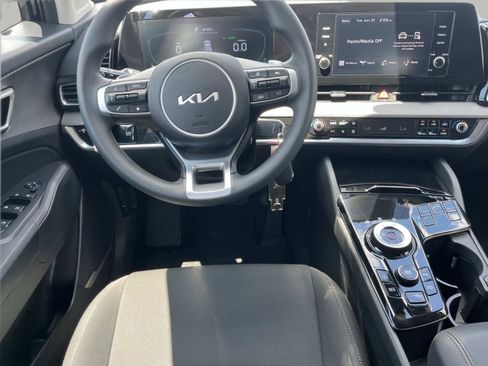 Used 2025 Kia Sportage LX FWD image 9
