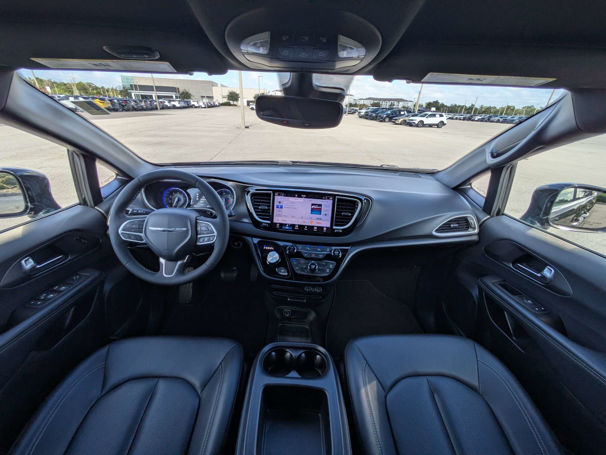 Used 2025 Chrysler Pacifica Select FWD image 32