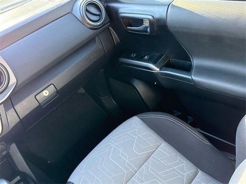 Used 2021 Toyota Tacoma TRD Sport image 16