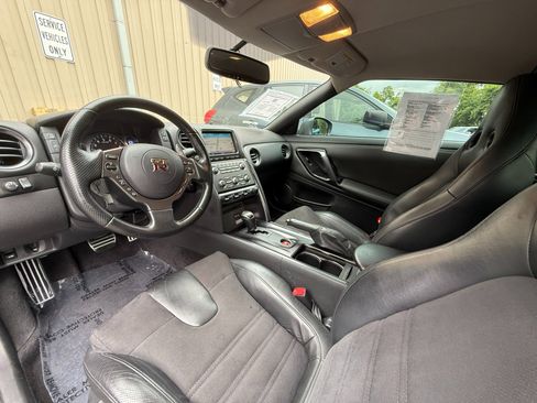 Used 2012 Nissan GT-R Premium AWD/4WD image 10