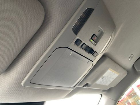 Used 2025 Toyota Highlander LE image 27