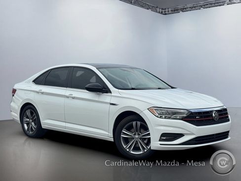 Used 2020 Volkswagen Jetta R-Line w/ R-Line Cold Weather Package FWD image 2