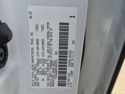 Used 2025 Toyota Sequoia Platinum w/ TRD Off-Road Package AWD/4WD image 15