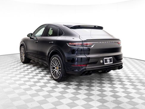 Certified 2023 Porsche Cayenne Platinum Edition image 3