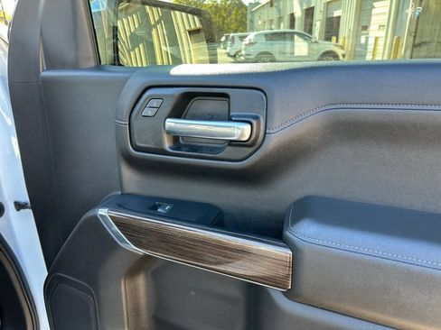 Used 2022 Chevrolet Silverado 1500 LT AWD/4WD image 30